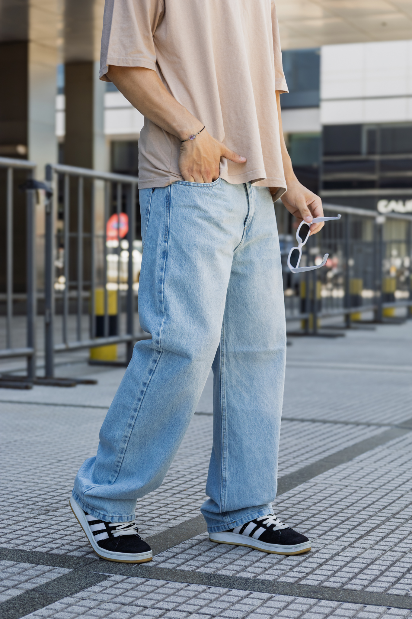 Baggy Clever celeste localizado con bigote